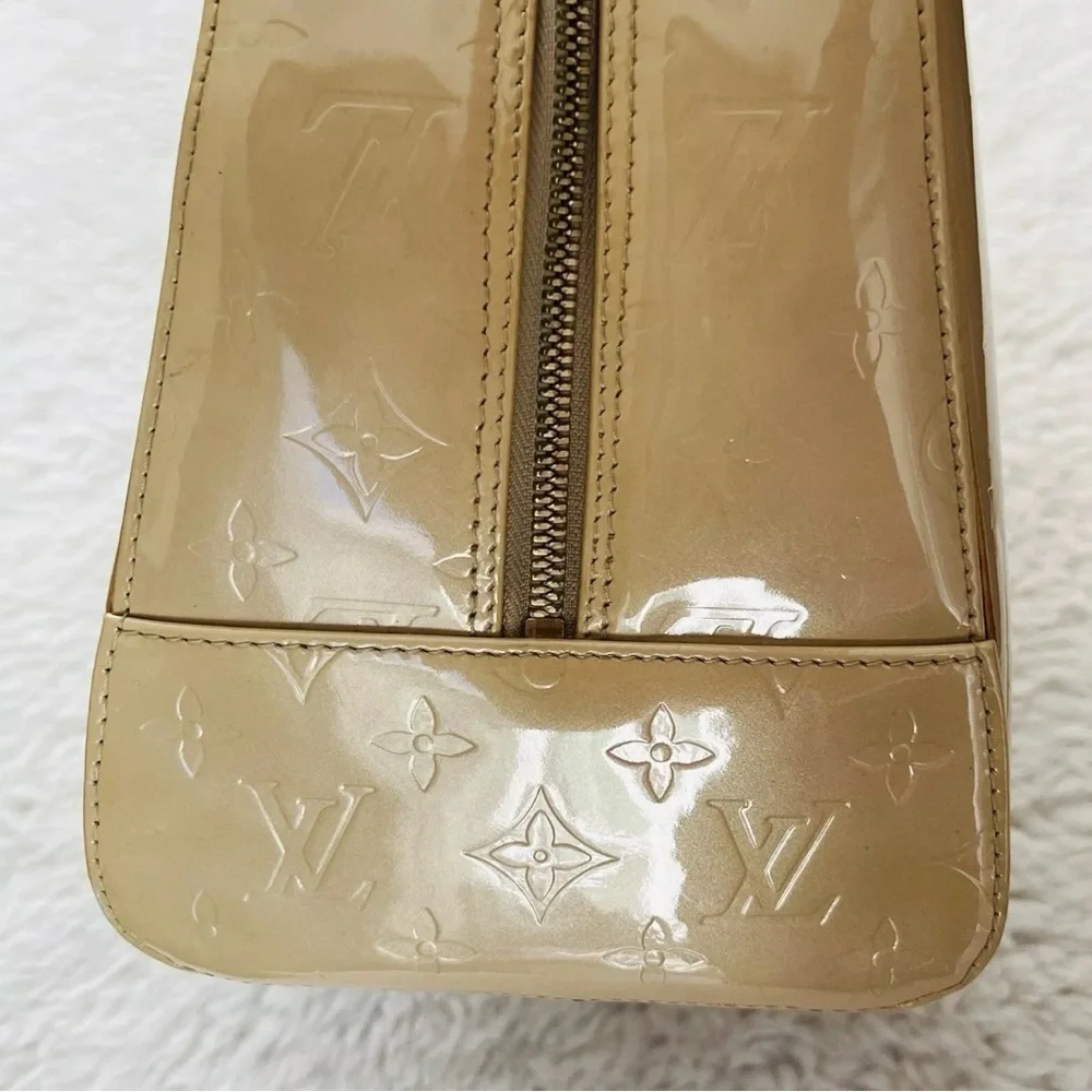 Louis Vuitton Tompkins Vernis BA0013 Elegant Cream and Tan Women's Handbag